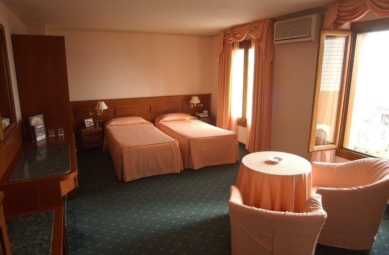 Hotel Laurin Salo Room photo